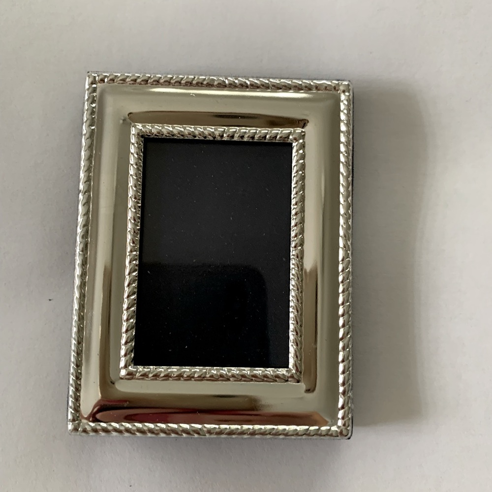 Mini silver frames.